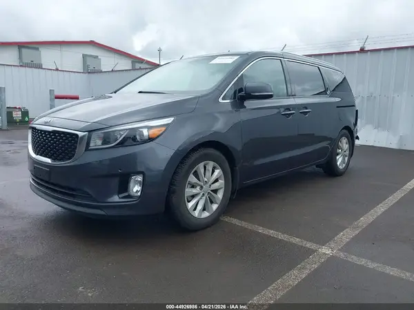 KNDMC5C12J6379625 2018 KIA SEDONA - Image 2