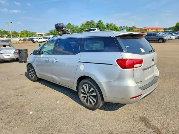 KNDMC5C12J6423414 2018 KIA SEDONA - Image 2