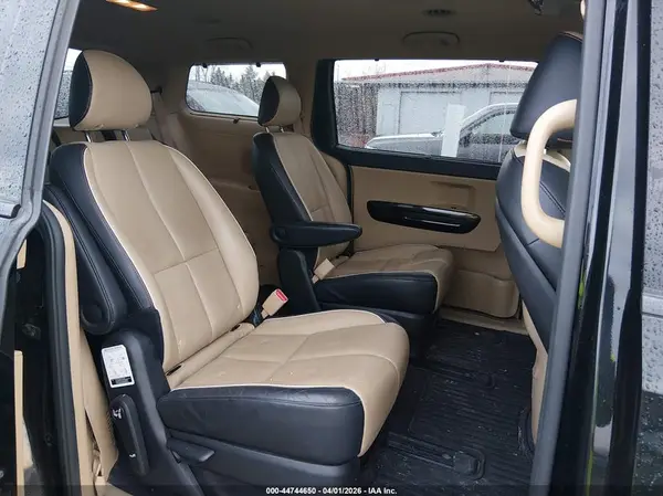KNDMC5C13G6125415 2016 KIA SEDONA - Image 8