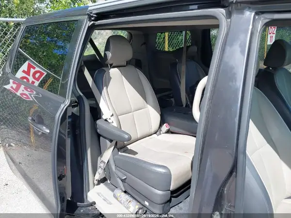 KNDMC5C13G6140612 2016 KIA SEDONA - Image 8