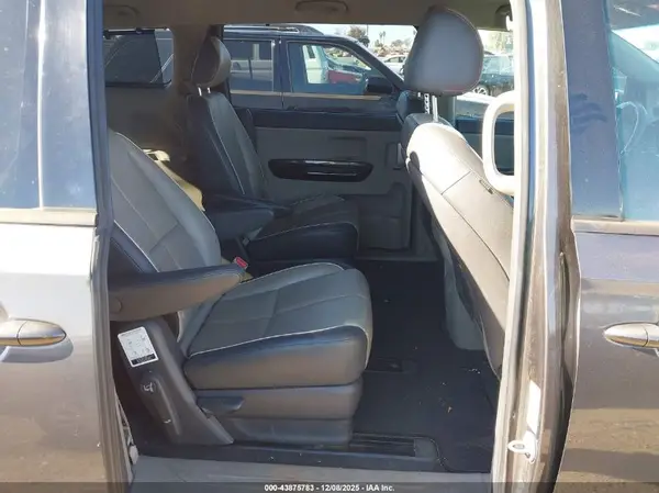 KNDMC5C13G6146698 2016 KIA SEDONA - Image 8