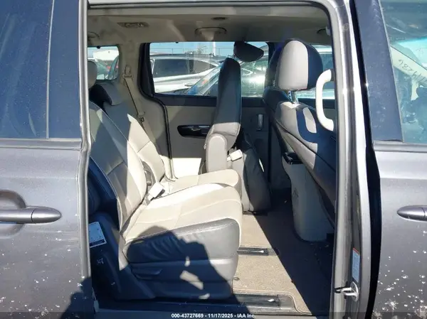 KNDMC5C13H6252960 2017 KIA SEDONA - Image 8