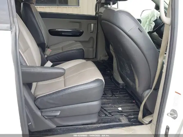 KNDMC5C13H6256975 2017 KIA SEDONA - Image 8