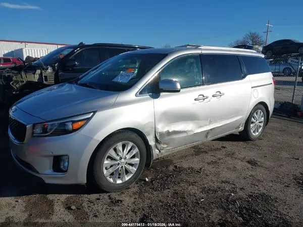 KNDMC5C13H6273033 2017 KIA SEDONA - Image 2