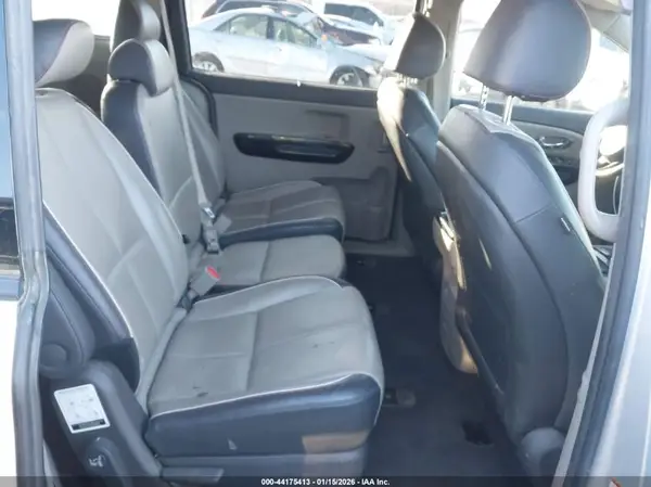 KNDMC5C13H6273033 2017 KIA SEDONA - Image 8