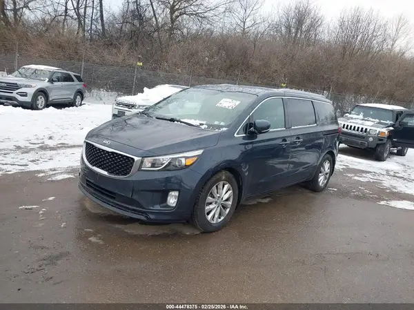 KNDMC5C13H6292195 2017 KIA SEDONA - Image 2