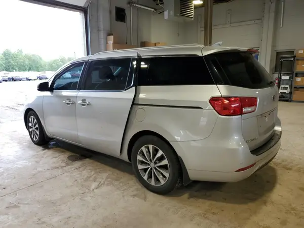 KNDMC5C13J6352370 2018 KIA SEDONA - Image 2