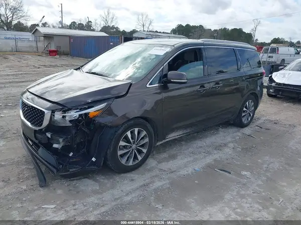 KNDMC5C13J6356645 2018 KIA SEDONA - Image 2