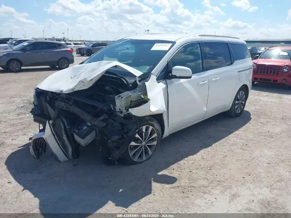 KNDMC5C13J6376524 2018 KIA SEDONA - Image 2