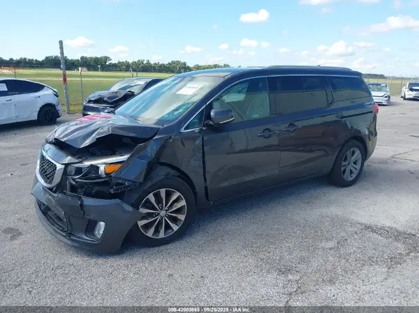 KNDMC5C13J6423423 2018 KIA SEDONA - Image 2