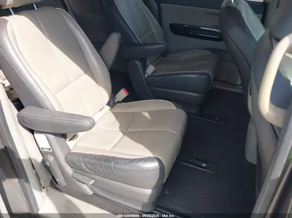 KNDMC5C13J6423423 2018 KIA SEDONA - Image 8