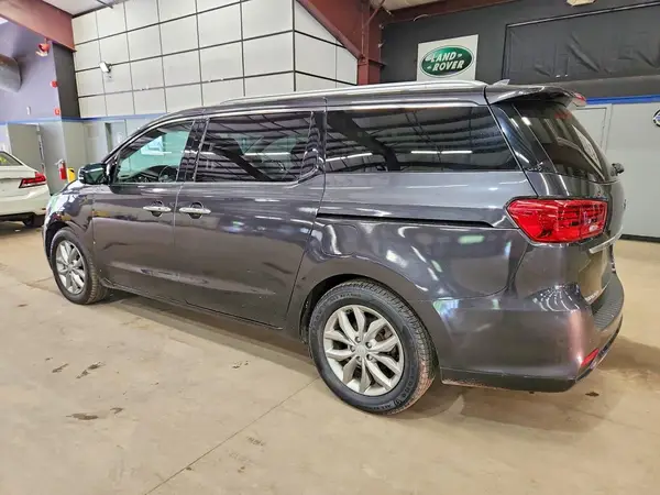 KNDMC5C13K6541070 2019 KIA SEDONA - Image 2