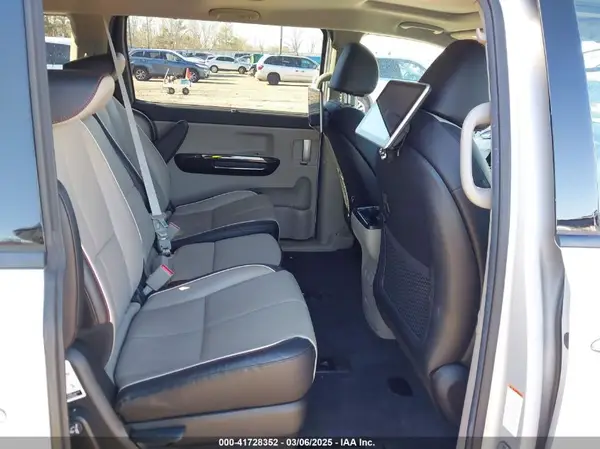 KNDMC5C13M6664595 2021 KIA SEDONA - Image 8