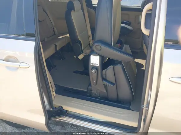 KNDMC5C14G6138433 2016 KIA SEDONA - Image 8
