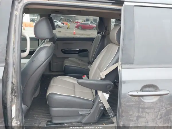KNDMC5C14G6174977 2016 KIA SEDONA - Image 8