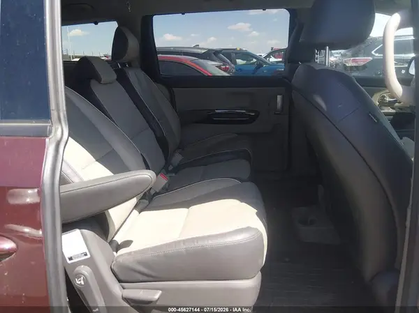 KNDMC5C14H6255656 2017 KIA SEDONA - Image 8