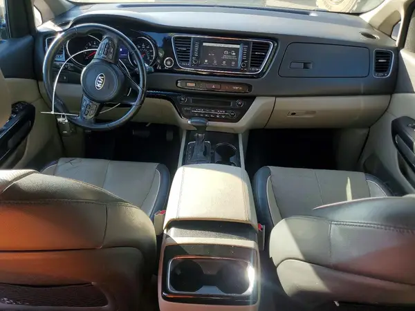 KNDMC5C14H6257178 2017 KIA SEDONA - Image 8