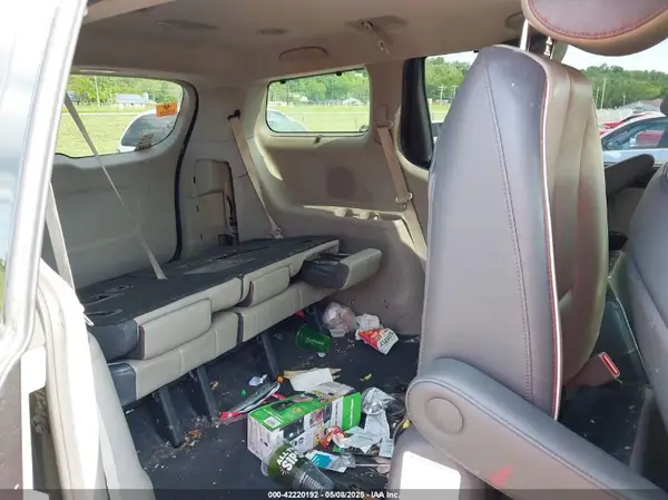 KNDMC5C14H6263207 2017 KIA SEDONA - Image 8