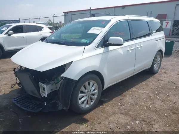KNDMC5C14H6264129 2017 KIA SEDONA - Image 2