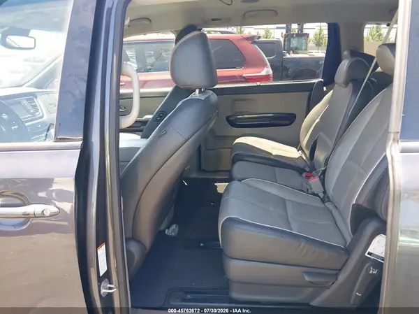 KNDMC5C14H6274949 2017 KIA SEDONA - Image 8