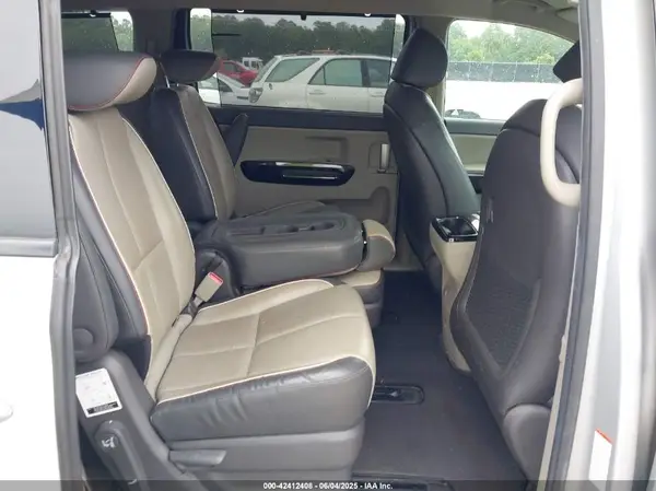 KNDMC5C14H6280749 2017 KIA SEDONA - Image 8