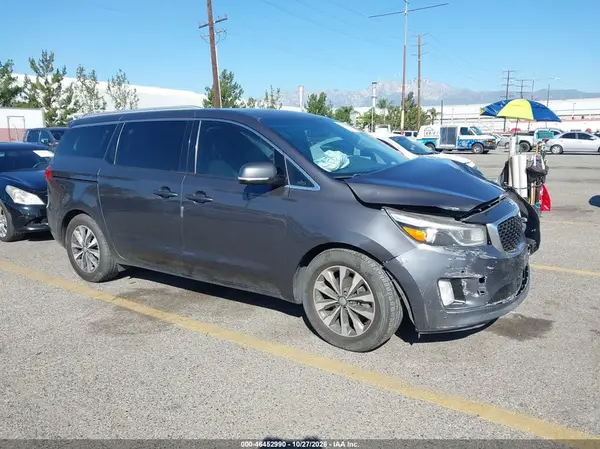 KNDMC5C14J6366682 2018 KIA SEDONA - Image 1