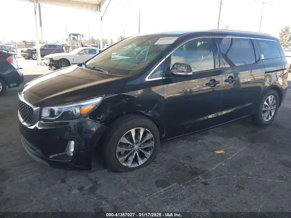 KNDMC5C14J6374295 2018 KIA SEDONA - Image 2