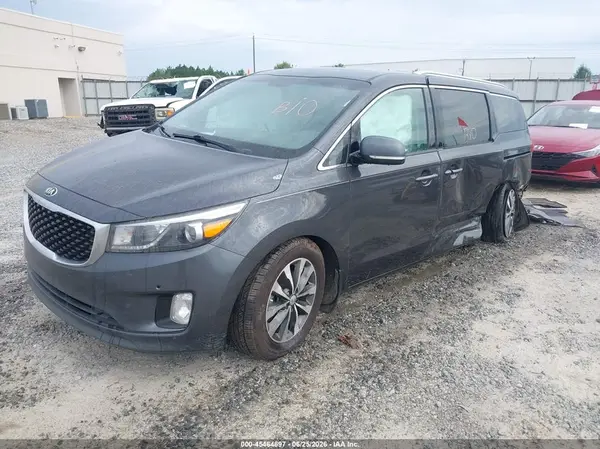 KNDMC5C14J6388827 2018 KIA SEDONA - Image 2