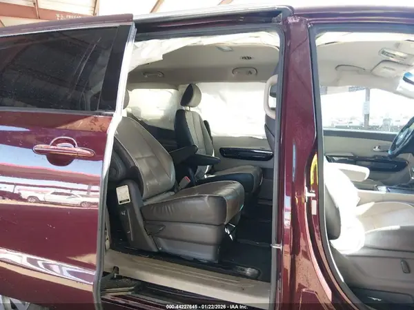 KNDMC5C14J6389069 2018 KIA SEDONA - Image 8