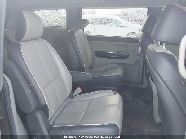 KNDMC5C14J6392439 2018 KIA SEDONA - Image 8