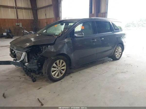 KNDMC5C14J6396877 2018 KIA SEDONA - Image 2
