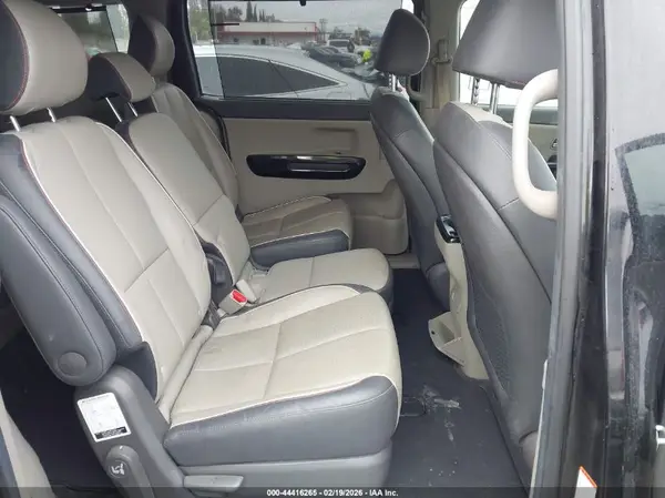 KNDMC5C14J6407067 2018 KIA SEDONA - Image 8