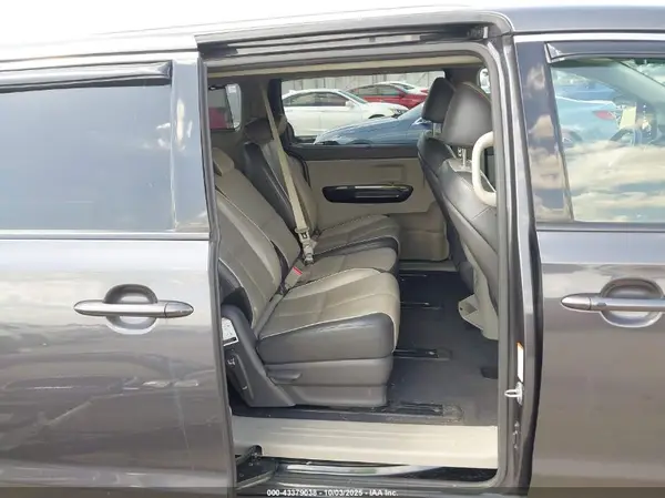KNDMC5C15G6116523 2016 KIA SEDONA - Image 8