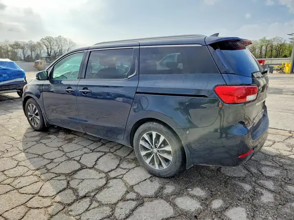 KNDMC5C15G6130275 2016 KIA SEDONA - Image 2