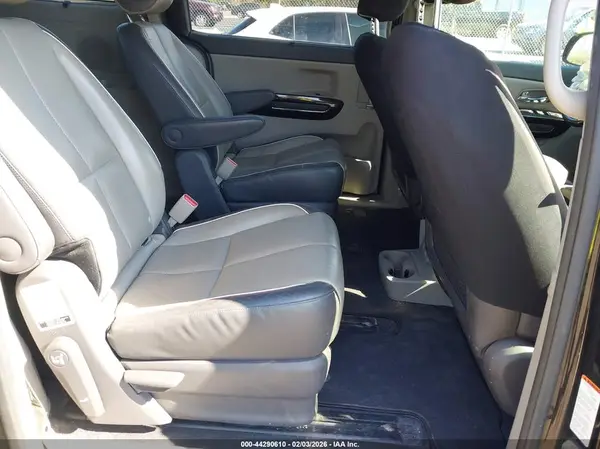 KNDMC5C15G6156049 2016 KIA SEDONA - Image 8