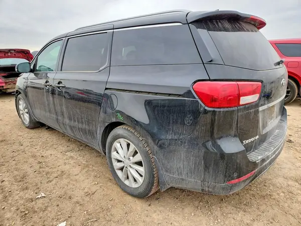 KNDMC5C15H6256668 2017 KIA SEDONA - Image 2