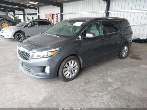 KNDMC5C15H6257898 2017 KIA SEDONA - Image 2