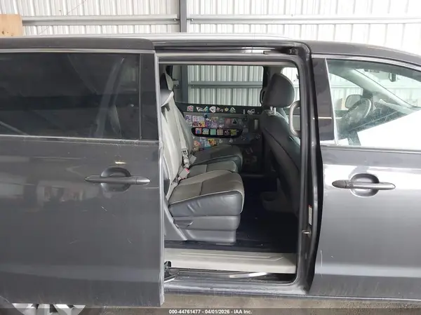 KNDMC5C15H6257898 2017 KIA SEDONA - Image 8