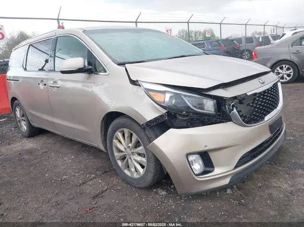 KNDMC5C15H6264110 2017 KIA SEDONA - Image 1