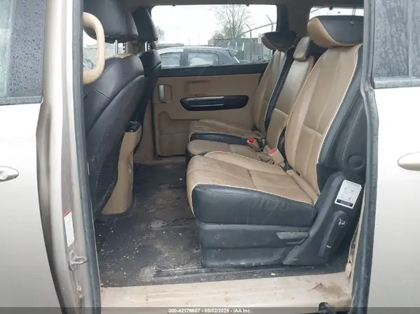 KNDMC5C15H6264110 2017 KIA SEDONA - Image 8