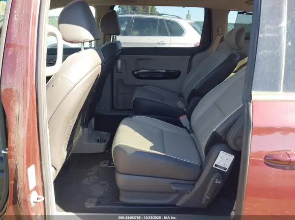 KNDMC5C15H6281408 2017 KIA SEDONA - Image 8