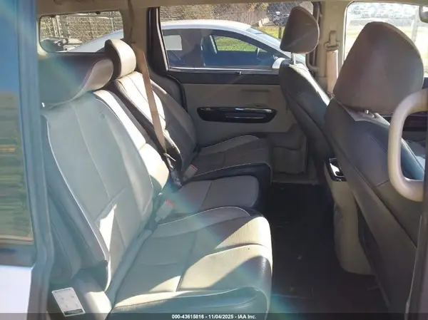 KNDMC5C15J6350331 2018 KIA SEDONA - Image 8