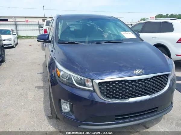 KNDMC5C15J6352046 2018 KIA SEDONA - Image 1