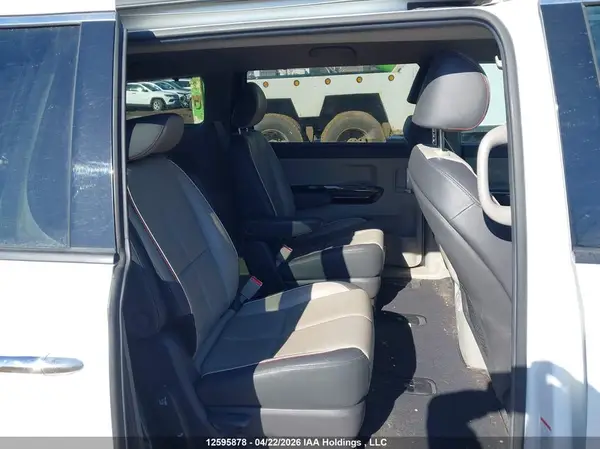 KNDMC5C15J6366125 2018 KIA SEDONA - Image 8