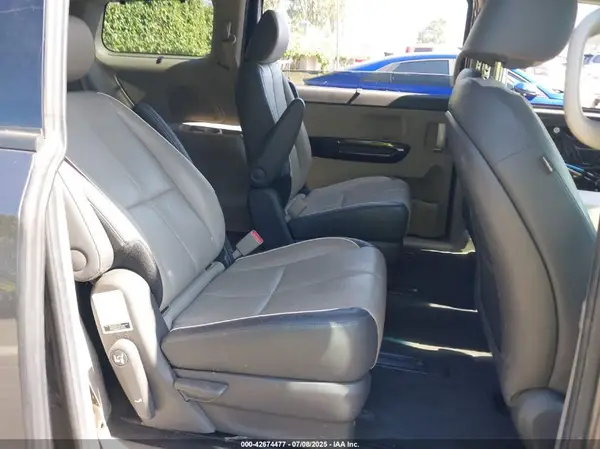 KNDMC5C15J6366481 2018 KIA SEDONA - Image 8
