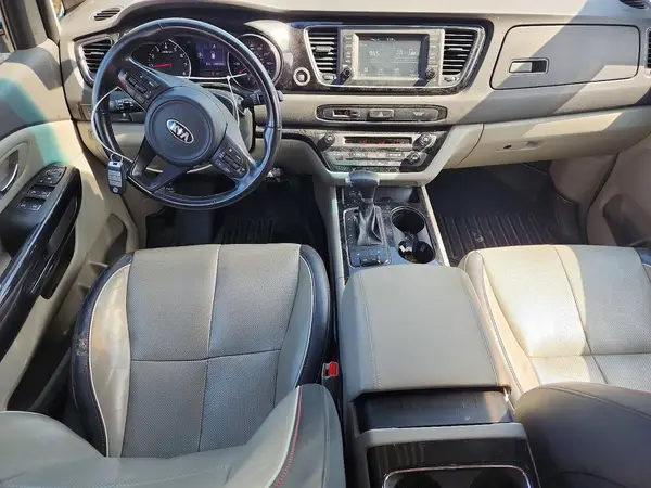 KNDMC5C15J6371843 2018 KIA SEDONA - Image 8