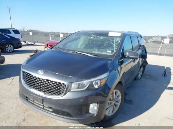 KNDMC5C15J6376203 2018 KIA SEDONA - Image 2