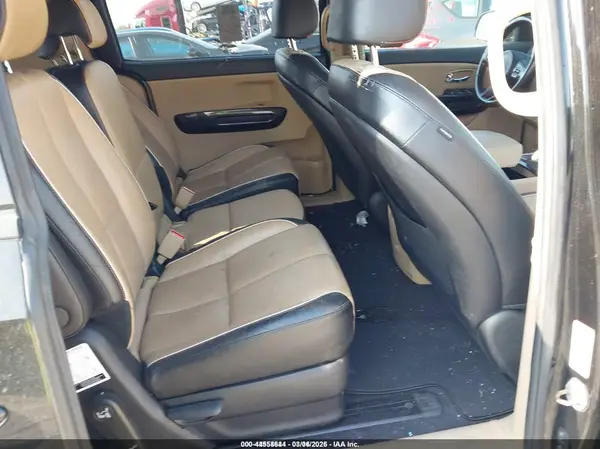 KNDMC5C15J6395852 2018 KIA SEDONA - Image 8