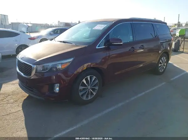 KNDMC5C15J6404257 2018 KIA SEDONA - Image 2