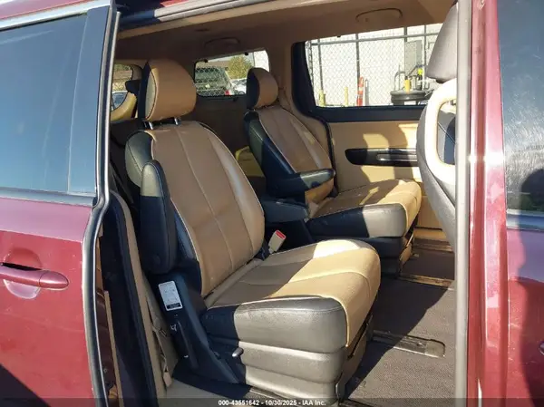 KNDMC5C15J6404257 2018 KIA SEDONA - Image 8